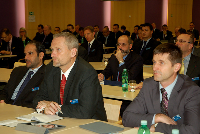 Posluchači Senior Course 125 NATO Defense College na přednášce v rámci studijního pobytu v Praze