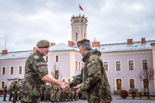  Udělení pamětní medaile velitele pozemních sil a Čestného odznaku AČR Za zásluhy