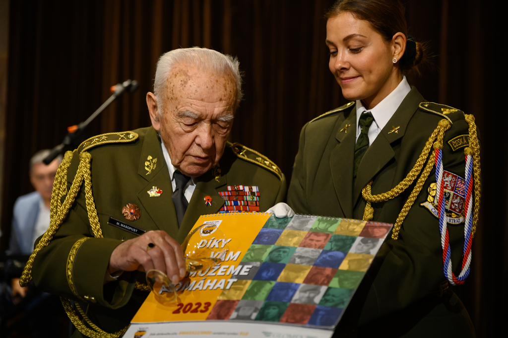 Generál Masopust s dalšími hosty pokřtil kalendář
