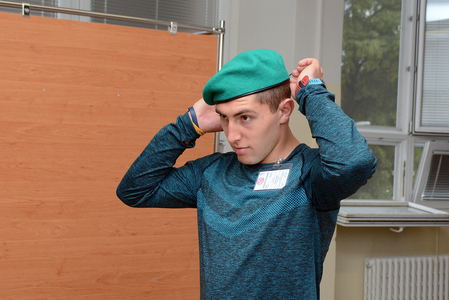 K výstroji vojáka patří i baret