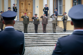 Jednání předcházel slavnostní ceremoniál s vojenskými poctami