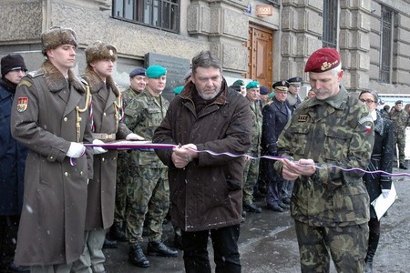 Slavnostní přestřižení pásky k výstavě