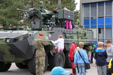 Týden s armádou v Táboře vrcholí. K vojákům už dorazilo přes tisíc dětí