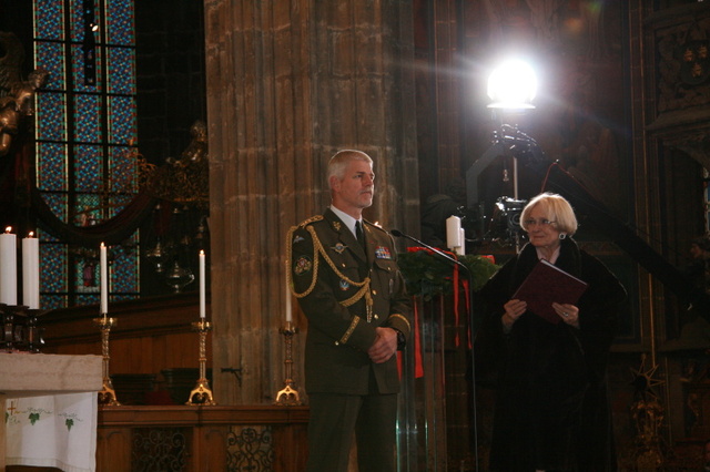 Generál Petr Pavel poděkoval dětem a jejich učitelům za spolupráci s českou armádou při pomoci ve válkou zmítaných regionech