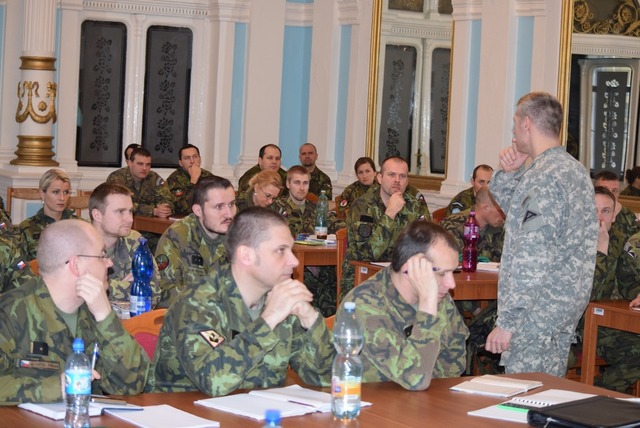  Pro příslušníky štábu 7. BÚU bylo dvoudenní zaměstnání velmi podnětné a to zdaleka nejen kvůli vysoce odborné anglické terminologii