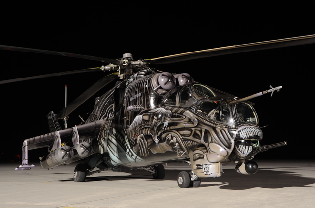  Podtržení křivek vrtulníku Mi-24/35 ve zbarvení „Alien Tiger“