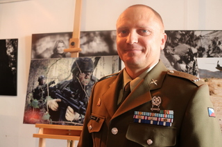 Čet. Milan Valda a jeho fotografie z kalendáře.