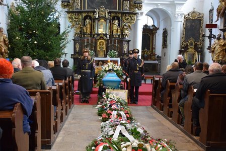 „Říká se, že nikdo není nenahraditelný. Tebe, Imrichu, však nikdo nahradit nedokáže,“ zaznělo na pohřbu generála Gablecha