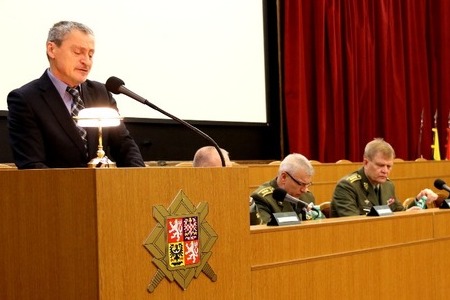 Generál Bečvář a ministr Stropnický hodnotili výcvikový rok 2016