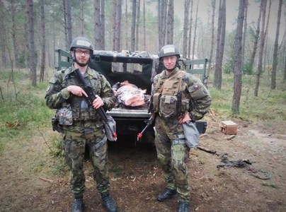 Nadrotmistr Jiří Slejška a nadrotmistr Richard Dvořák v náročném kurzu uspěli.