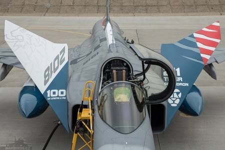  Kamufláž letošního vlajkového JAS-39 Gripen připomíná historii 100 let československého letectví