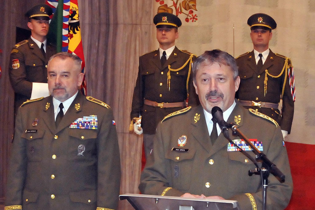 Náčelník Generálního štábu Armády ČR Aleš Opata při projevu.