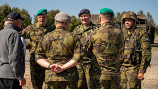  Část účastníků otevření v debatě o možnostech polygonu