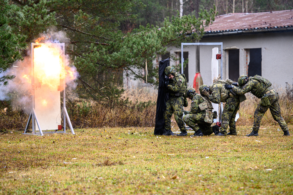 Iniciace sliderové nálože při explozivním breachingu