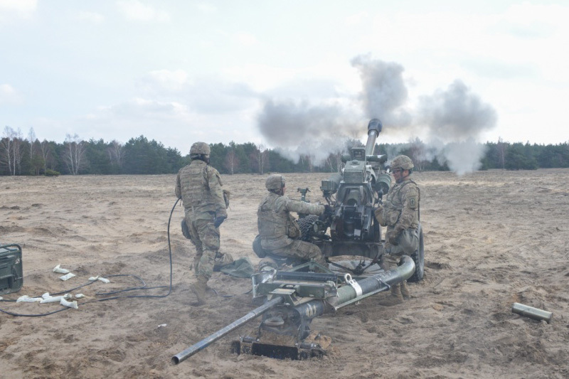  Americká obsluha 105mm M119