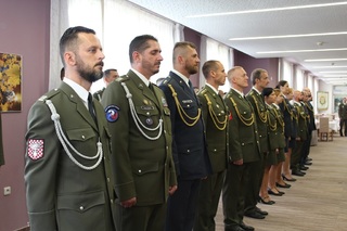 Ilustrační obrázek ke článkuGenerál Jaromír Alan ocenil šest desítek vojáků, kteří působili ve strukturách NATO a EU