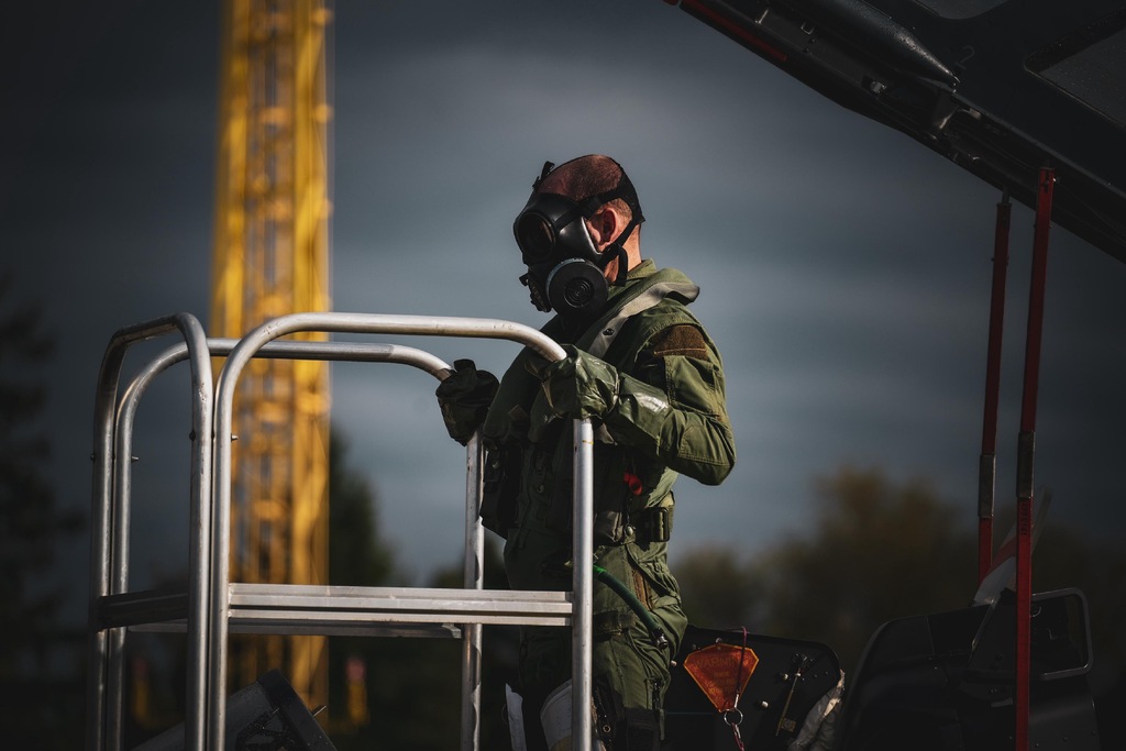  Pilot letounu v prostředcích individuální ochrany