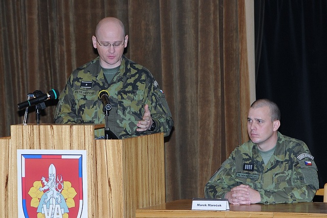 Jménem velení armády vystoupil vrchní praporčík AČR št. prap. Petr Sefiert