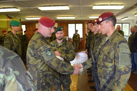 Profesionálové bojují o nášivku a odznak kurzu Komando