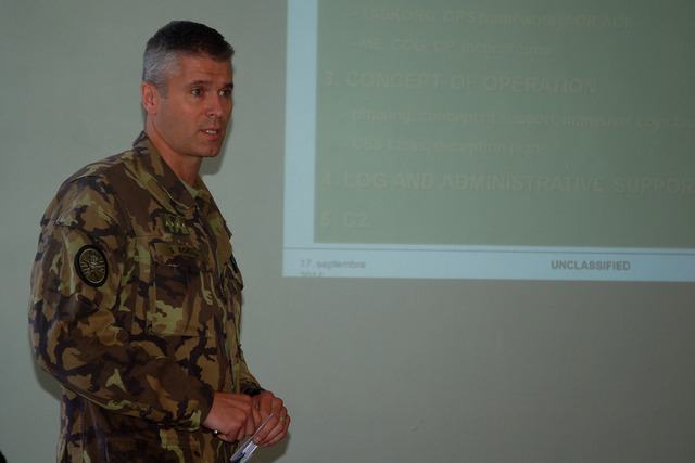 Kpt. Stanislav Kočica, zástupce náčelníka štábu pro operace 74. lehkého motorizovaného praporu seznámil účastníky konference s taktickou námětovou situací cvičení Ground Pepper 2014