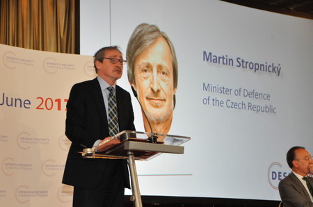 Top European politicians meet in Prague to discuss the strengthening of joint defence strategies