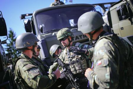 Logistici na Doupově dva týdny nacvičovali reálnou logistiku v poli 