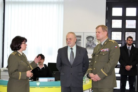 Generál Bečvář s generálkou Šmerdovou