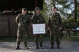  Řídící cvičení plukovník David, velitel certifikovaného uskupení podplukovník Blecha a vedoucí hodnotitelského týmu plukovník Mikula