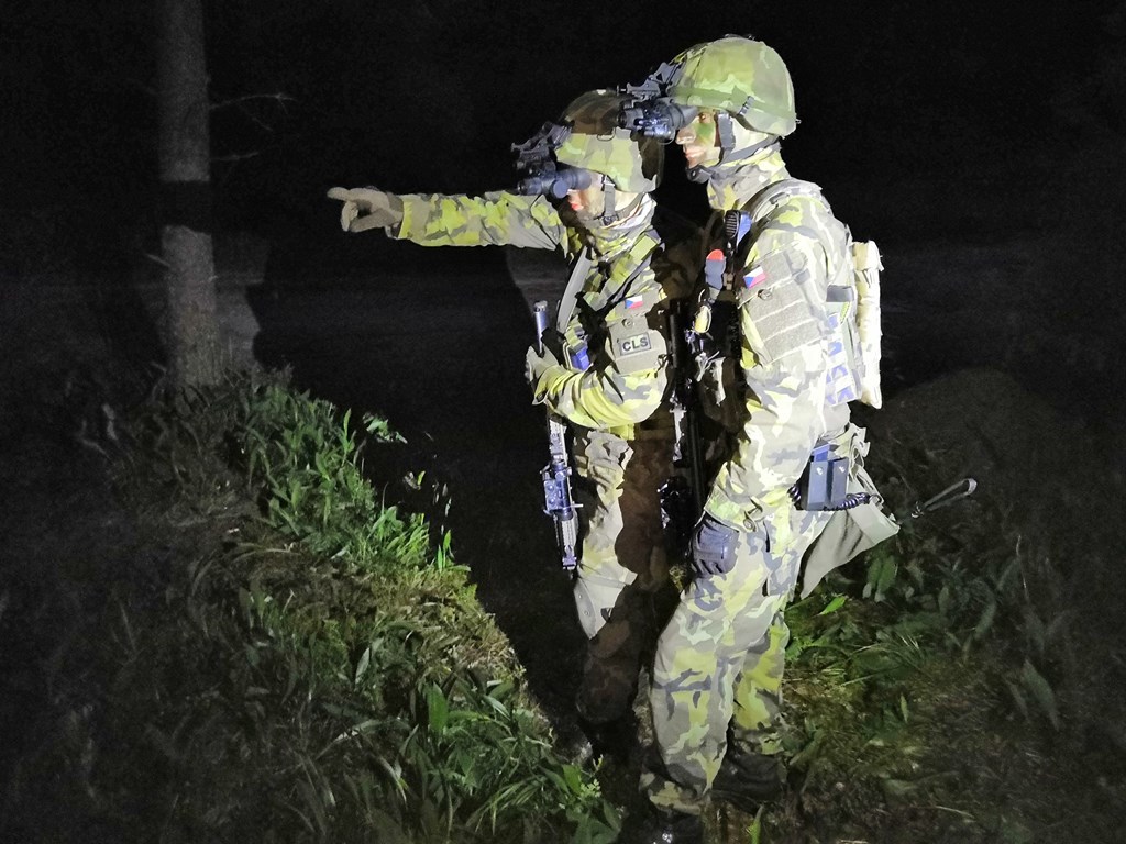 Orientace v terénu v noci je velmi ztížená