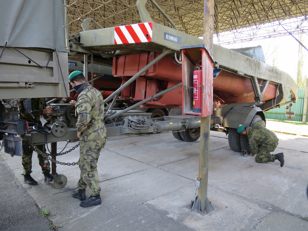 Sklopný podvozek SP5 pod Motorový člun MO 634