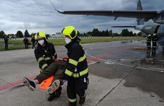 Také figuranti byli z řad hasičů a sledovali práci svých kolegů