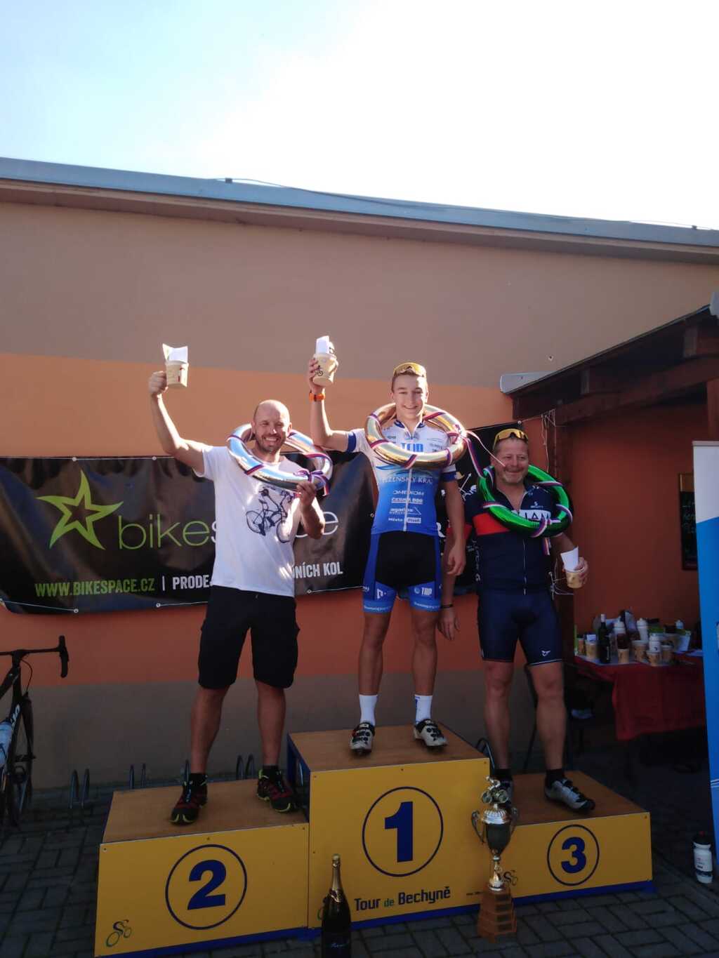 Michal Strejc na třetím místě, Michal Strejc (syn) na prvním místě, závod Tour de Bechyně