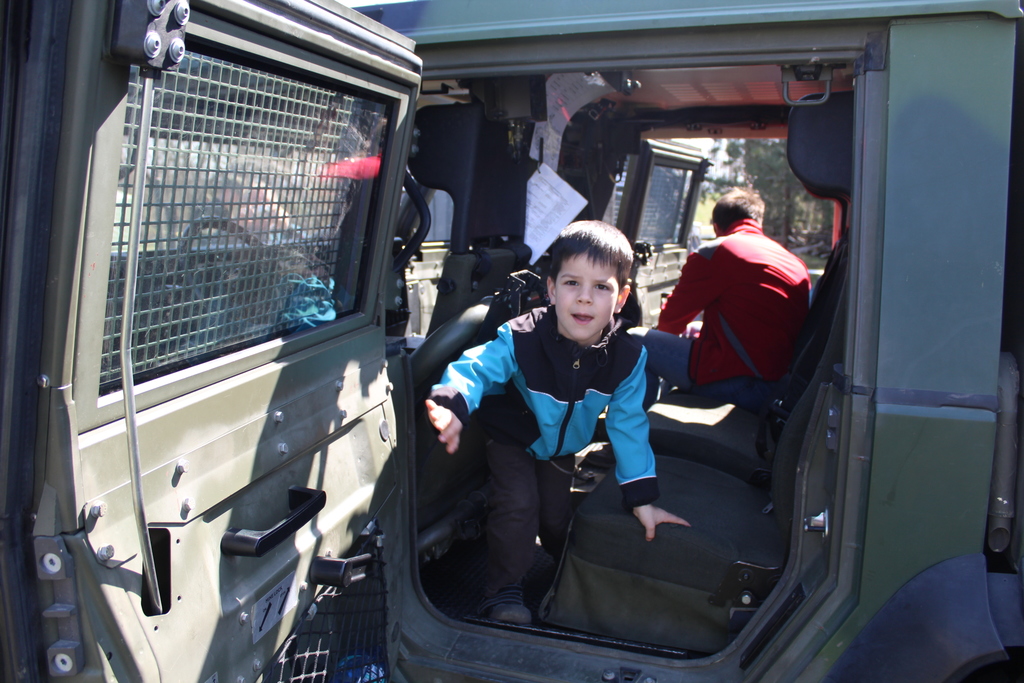  Dětský návštěvník ve vozidle Iveco