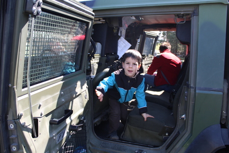 Dětský návštěvník ve vozidle Iveco