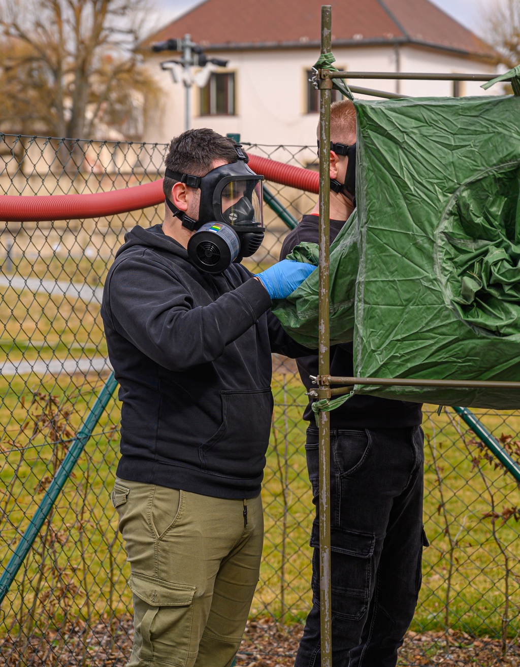  Zkouška těsnosti obličejové masky ve zkušební komoře PZK-M10
