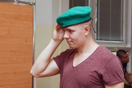  Baret musí dobře sedět