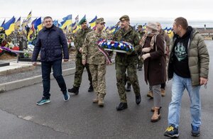 Generál Řehka s generálem Ridzákem v doprovodu dobrovolníků v Charkově