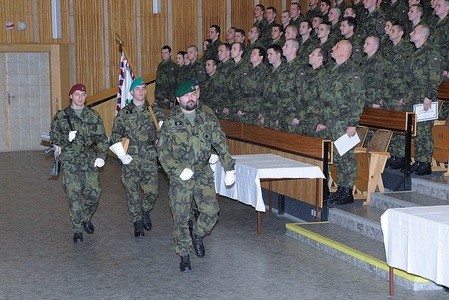 Noví vojenští profesionálové nyní míři k útvarům a zařízením AČR