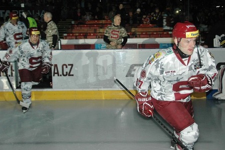 HC Sparta vzdala hold policistům, hasičům, záchranářům a vojákům