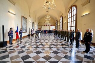 Prezident republiky jmenoval šest nových generálů, dva povýšil do vyšší generálské hodnosti