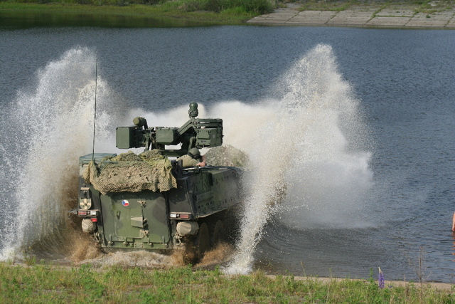 PANDUR (průzkumná verze) při přesunu