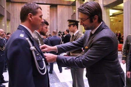 Obdrželi medaile za mise v Iráku, v Afghánistánu, na Islandu či na Sinaji