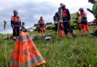 Vše se odehrávalo v okolí letiště Cheb, kde bylo vybudované seřadiště techniky včetně místa pro zázemí všech zúčastněných složek a také asistenční centrum pomoci.