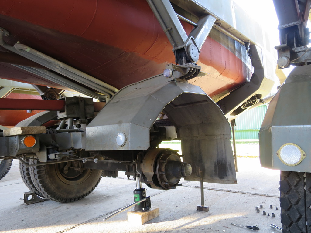 Sklopný podvozek SP5 pod Motorový člun MO 634