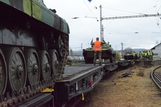  Vzhledem k tomu, že 71. mpr je vybaven pásovou technikou, přeprava po železnici je pro vojáky již dokonale nacvičenou rutinou