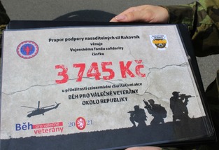 Šek od příslušníků Praporu podpory nasaditelných sil