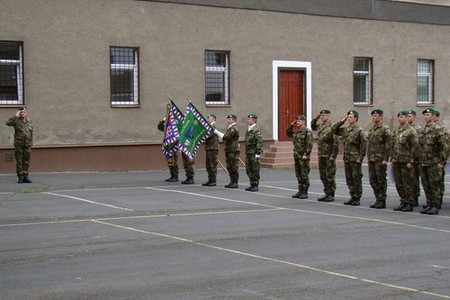 Opavská Jaselská kasárna ožila slavnostním nástupem ke Dni ozbrojených sil