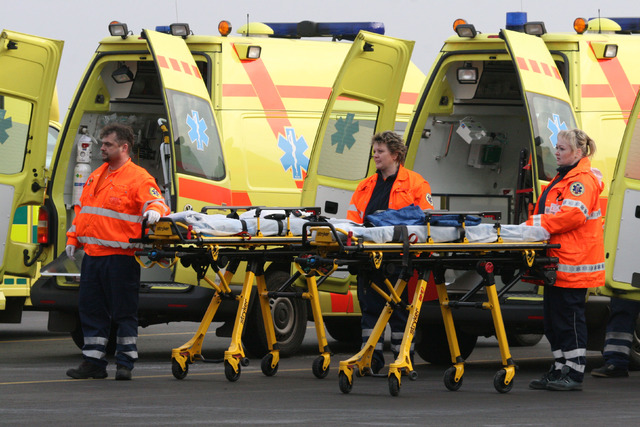 Sanitky a zdravotnický personál je připraven