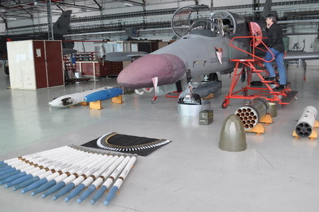 Výbor pro obranu se seznámil s leteckou základnou v Čáslavi