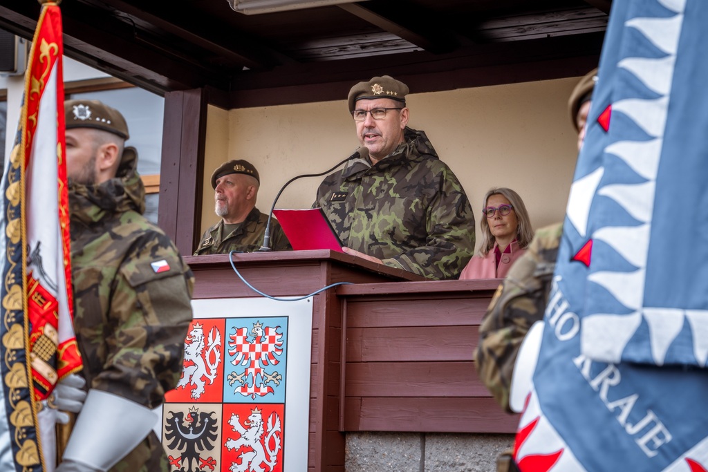  První proslov nového velitele pluku plk. Radka Maliny